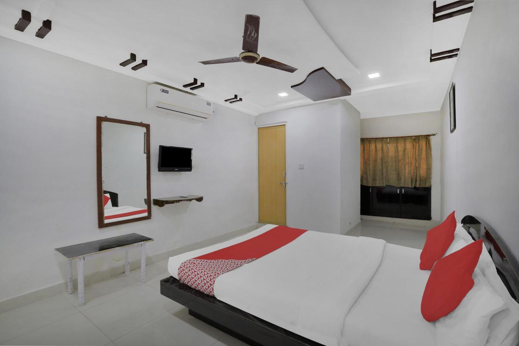 Hotel O Rudra Palace Ахмедабад Екстер'єр фото