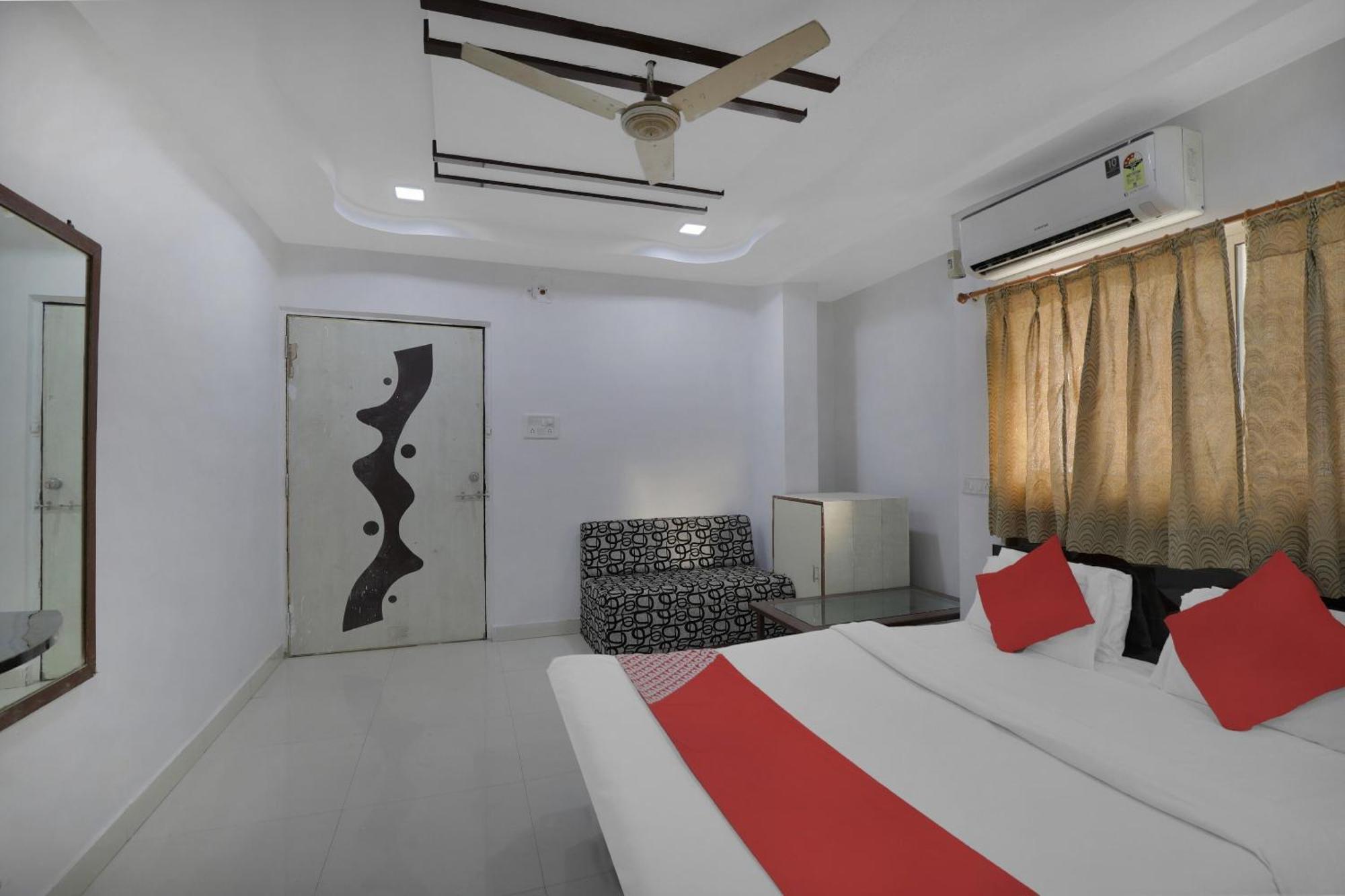 Hotel O Rudra Palace Ахмедабад Екстер'єр фото