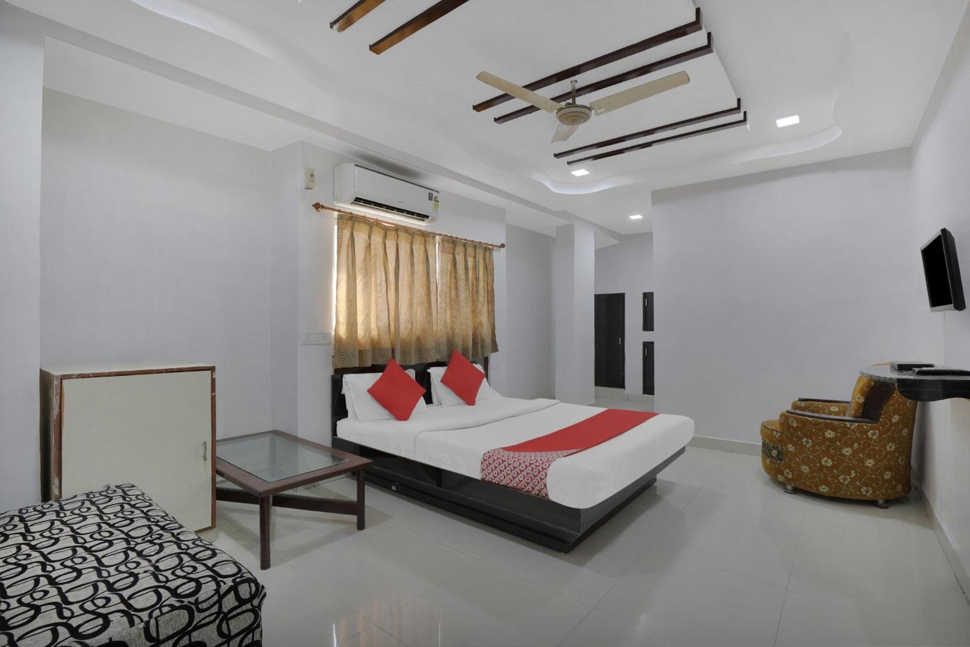 Hotel O Rudra Palace Ахмедабад Екстер'єр фото
