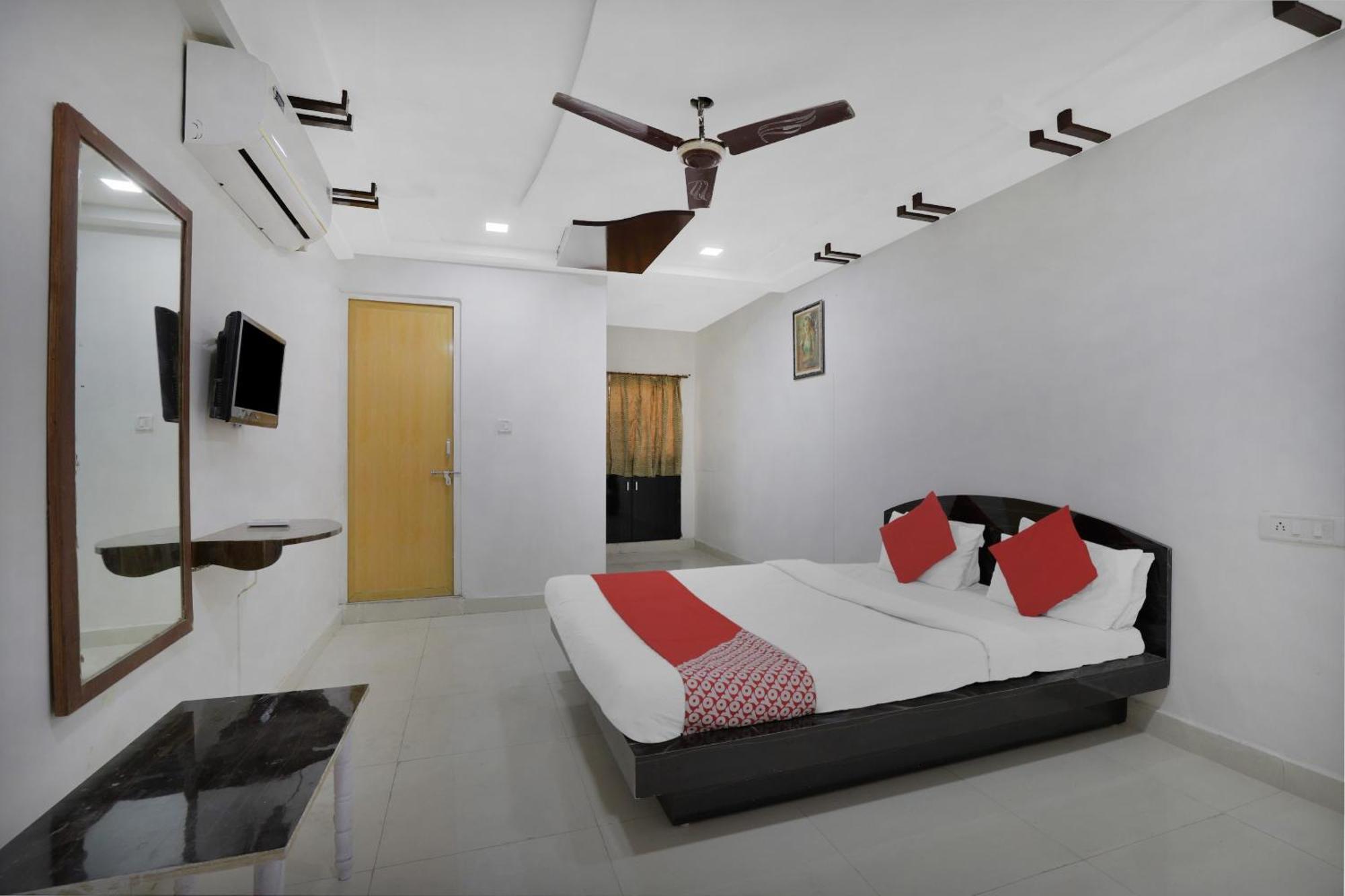Hotel O Rudra Palace Ахмедабад Екстер'єр фото